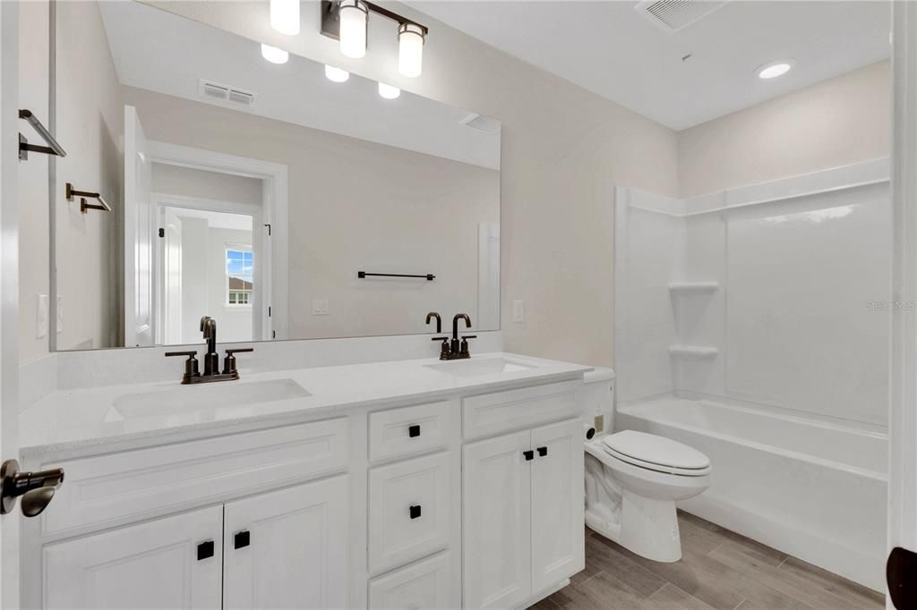For Sale: $650,000 (5 beds, 4 baths, 3329 Square Feet)
