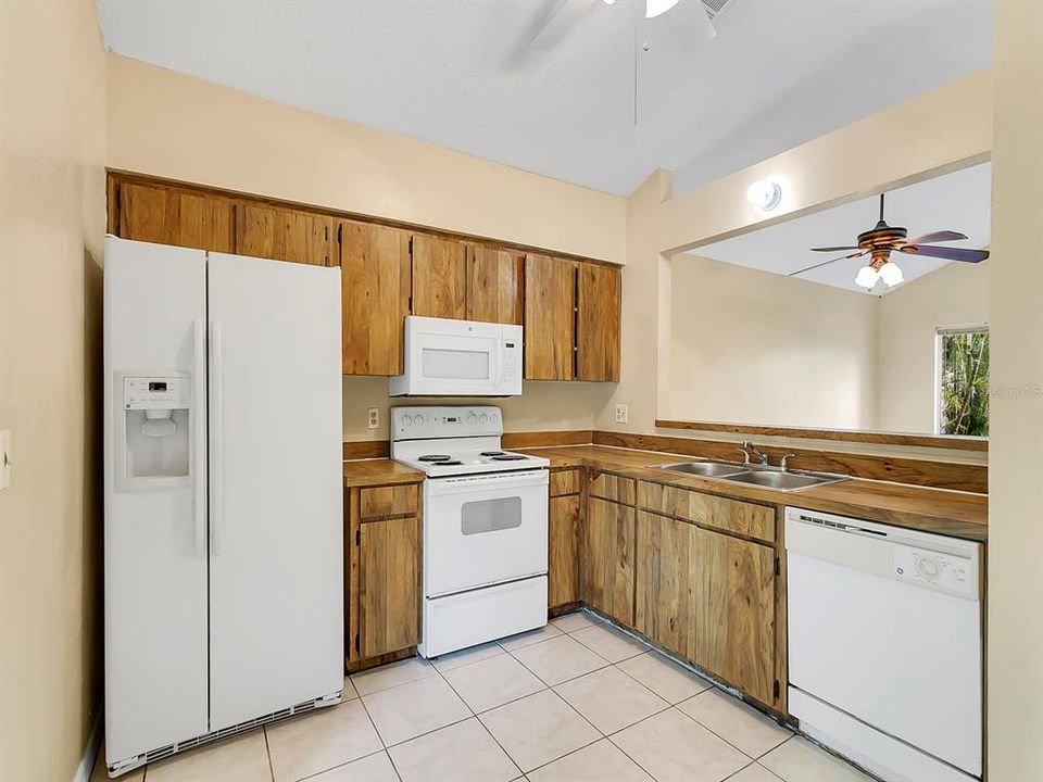 For Rent: $1,550 (2 beds, 1 baths, 818 Square Feet)