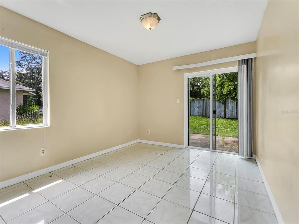 For Rent: $1,550 (2 beds, 1 baths, 818 Square Feet)