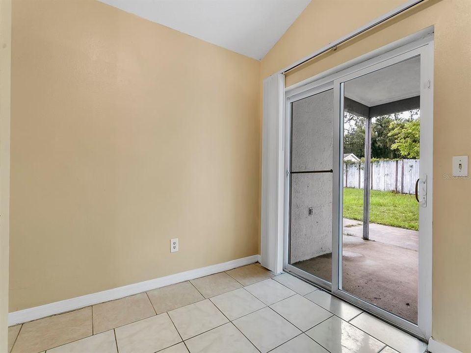 For Rent: $1,550 (2 beds, 1 baths, 818 Square Feet)