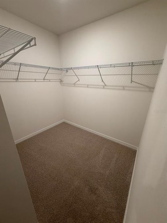 Activo con contrato: $2,150 (3 camas, 2 baños, 1269 Pies cuadrados)