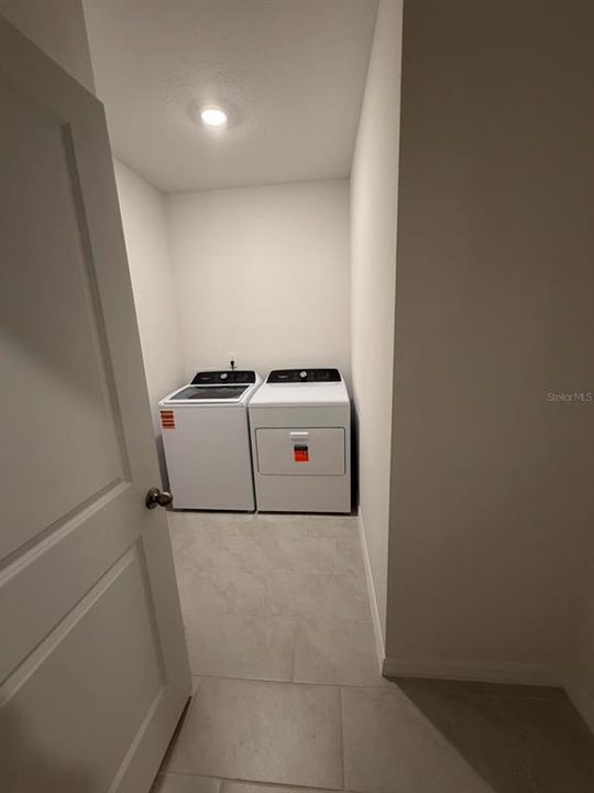 Activo con contrato: $2,150 (3 camas, 2 baños, 1269 Pies cuadrados)