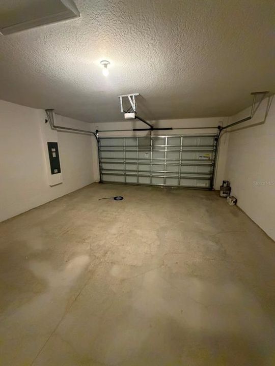 Activo con contrato: $2,150 (3 camas, 2 baños, 1269 Pies cuadrados)