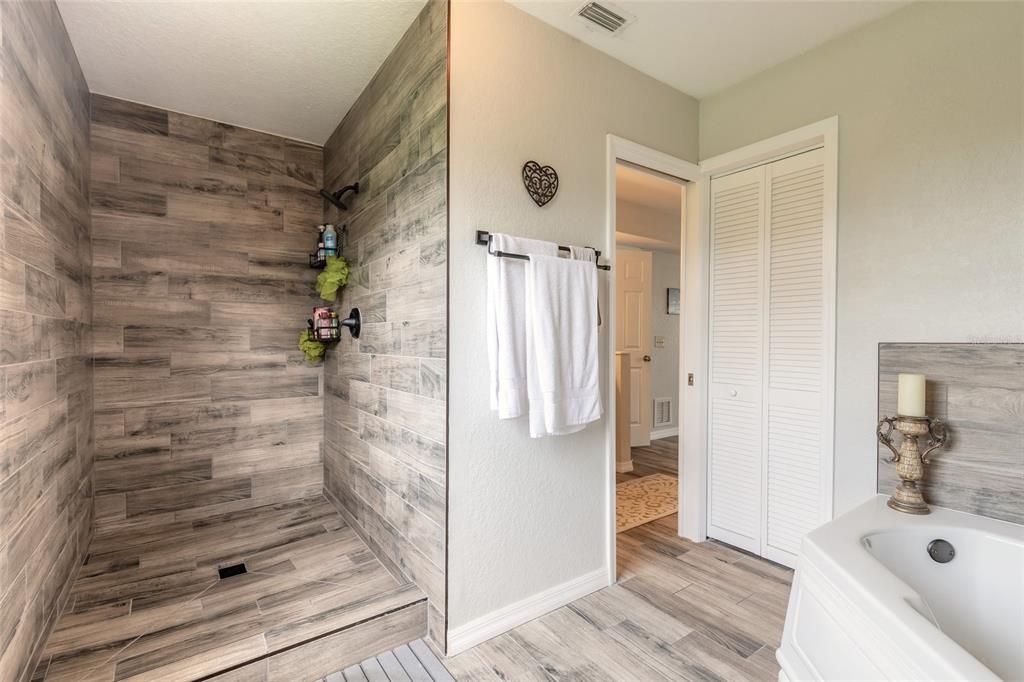 For Sale: $649,000 (4 beds, 3 baths, 2912 Square Feet)