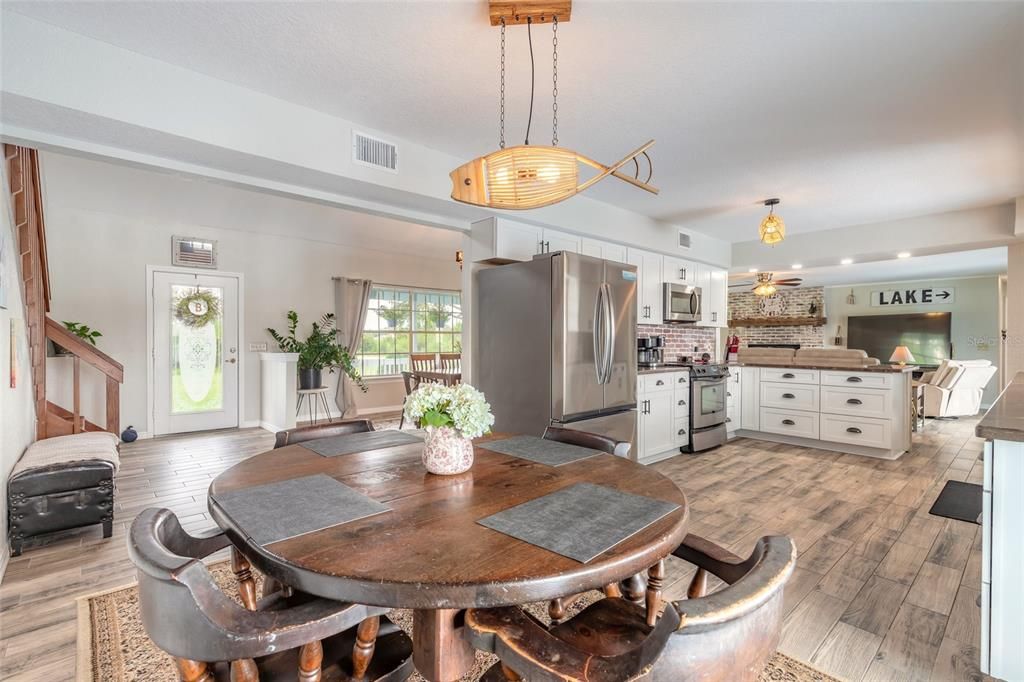 For Sale: $649,000 (4 beds, 3 baths, 2912 Square Feet)