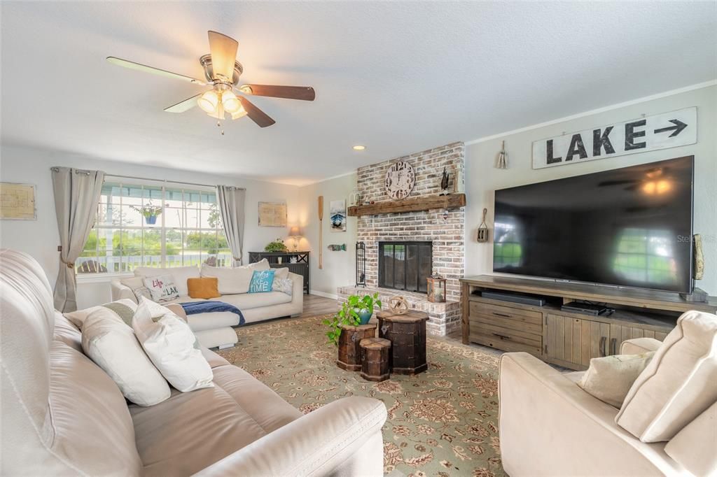 For Sale: $649,000 (4 beds, 3 baths, 2912 Square Feet)