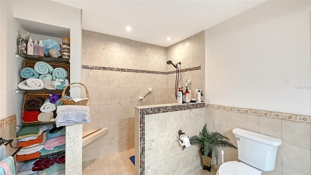 : $529,000 (3 camas, 3 baños, 2334 Pies cuadrados)