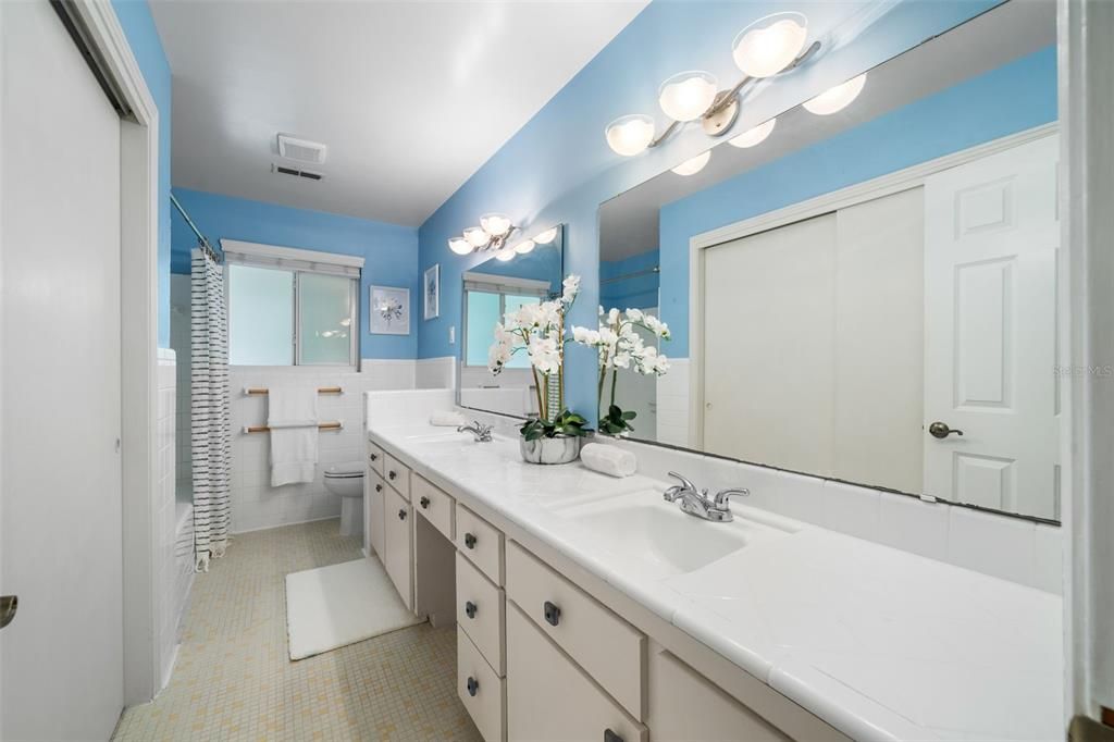 For Sale: $445,000 (3 beds, 2 baths, 2394 Square Feet)