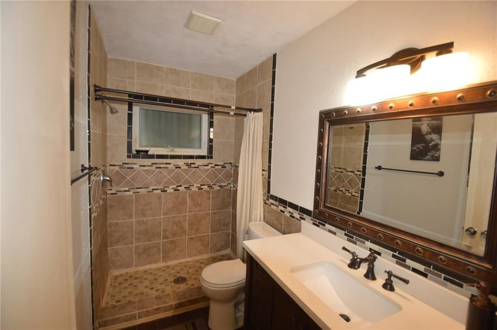 Activo con contrato: $200,000 (2 camas, 2 baños, 1109 Pies cuadrados)