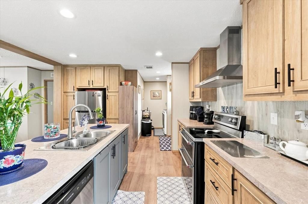 На продажу: $349,900 (3 спален, 2 ванн, 1568 Квадратных фут)