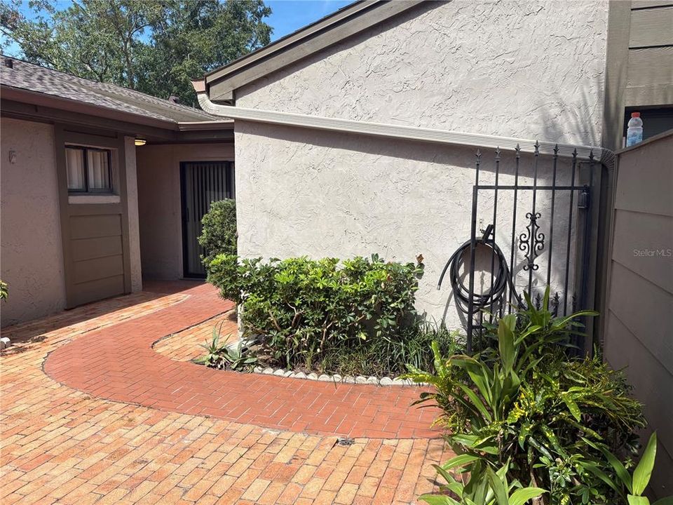 For Sale: $345,000 (3 beds, 2 baths, 1721 Square Feet)