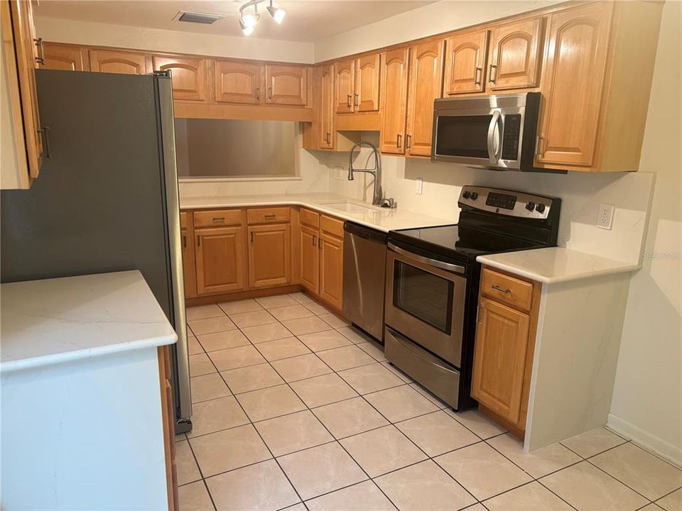 For Sale: $345,000 (3 beds, 2 baths, 1721 Square Feet)