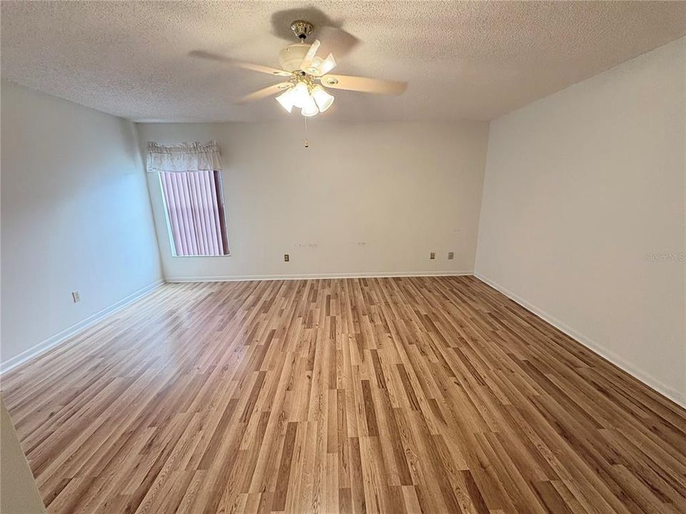 For Sale: $345,000 (3 beds, 2 baths, 1721 Square Feet)