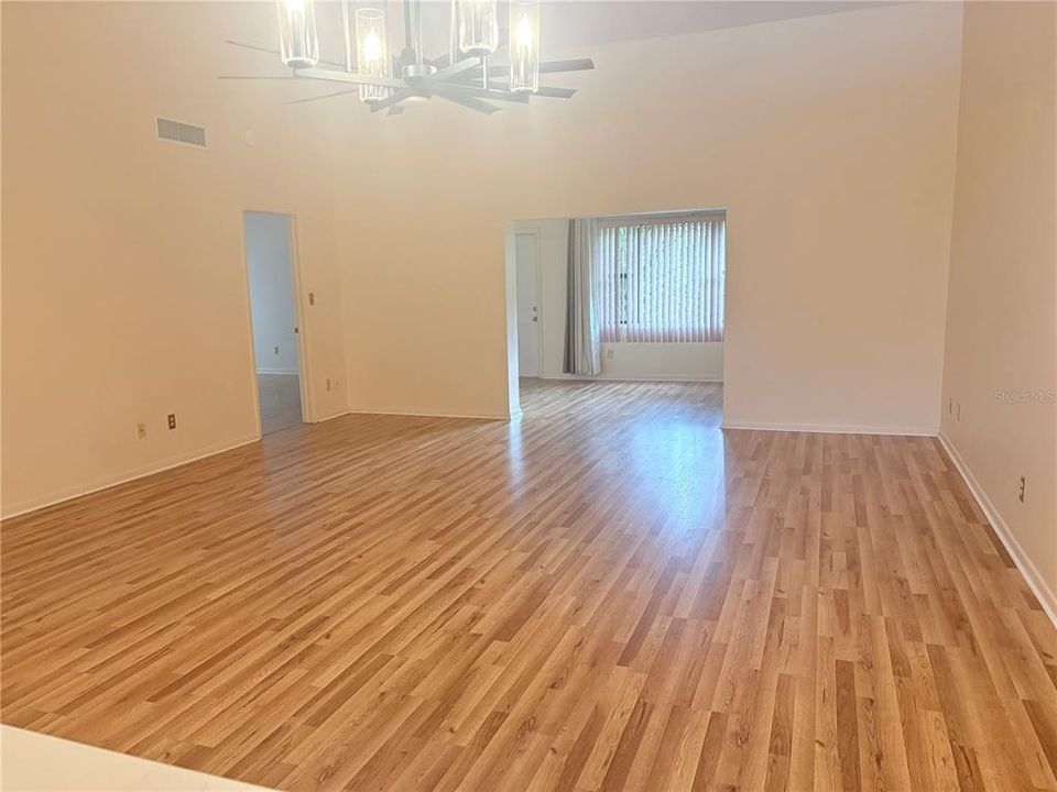 For Sale: $345,000 (3 beds, 2 baths, 1721 Square Feet)