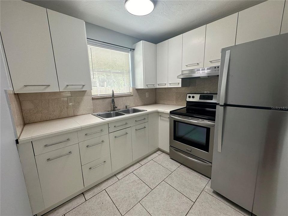 For Sale: $499,900 (5 beds, 2 baths, 1588 Square Feet)