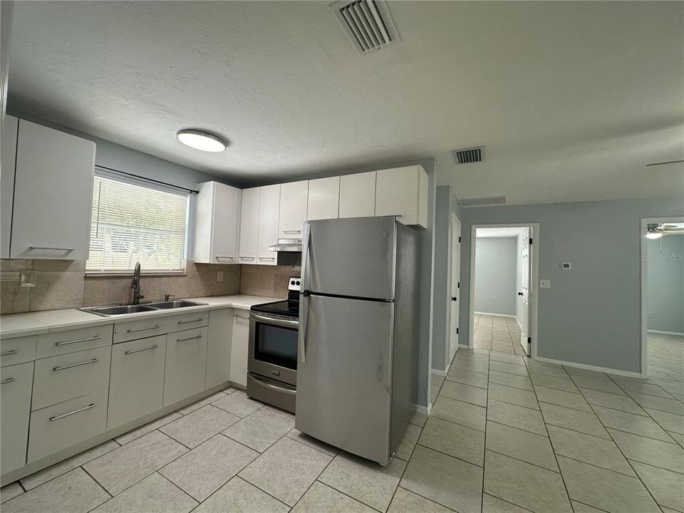 For Sale: $499,900 (5 beds, 2 baths, 1588 Square Feet)