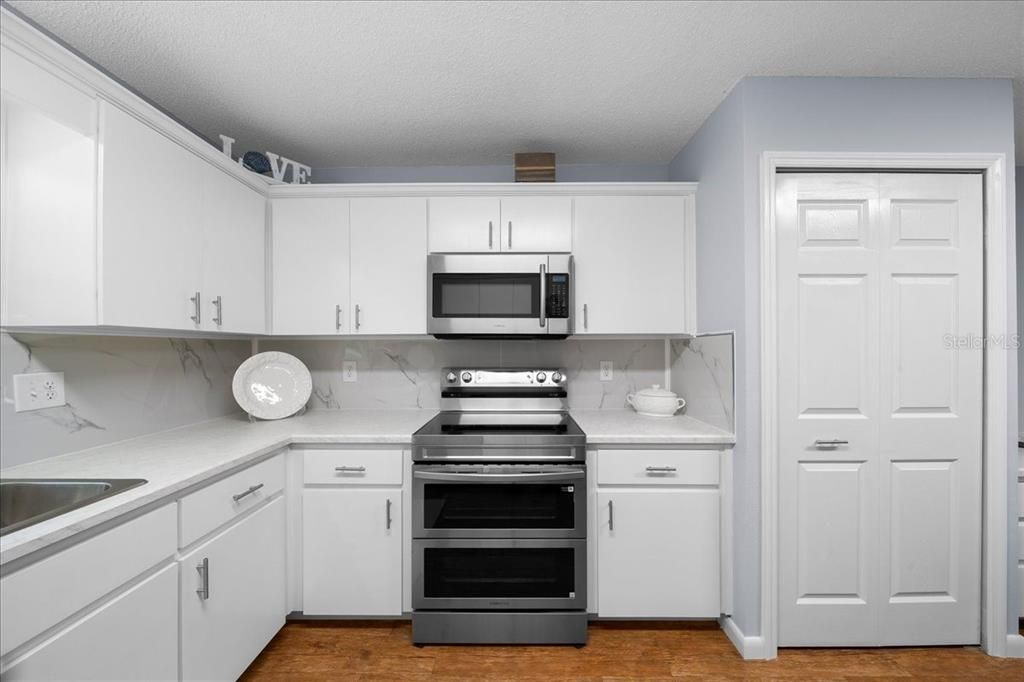 Под контрактом: $149,999 (2 спален, 2 ванн, 1369 Квадратных фут)