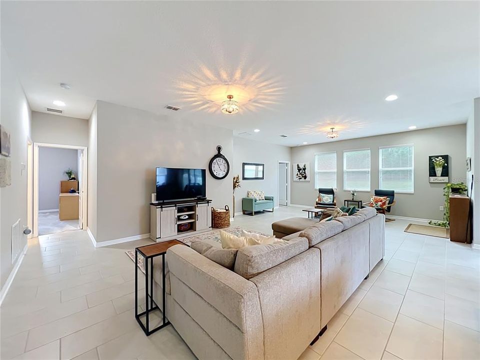 For Sale: $547,900 (3 beds, 3 baths, 2317 Square Feet)