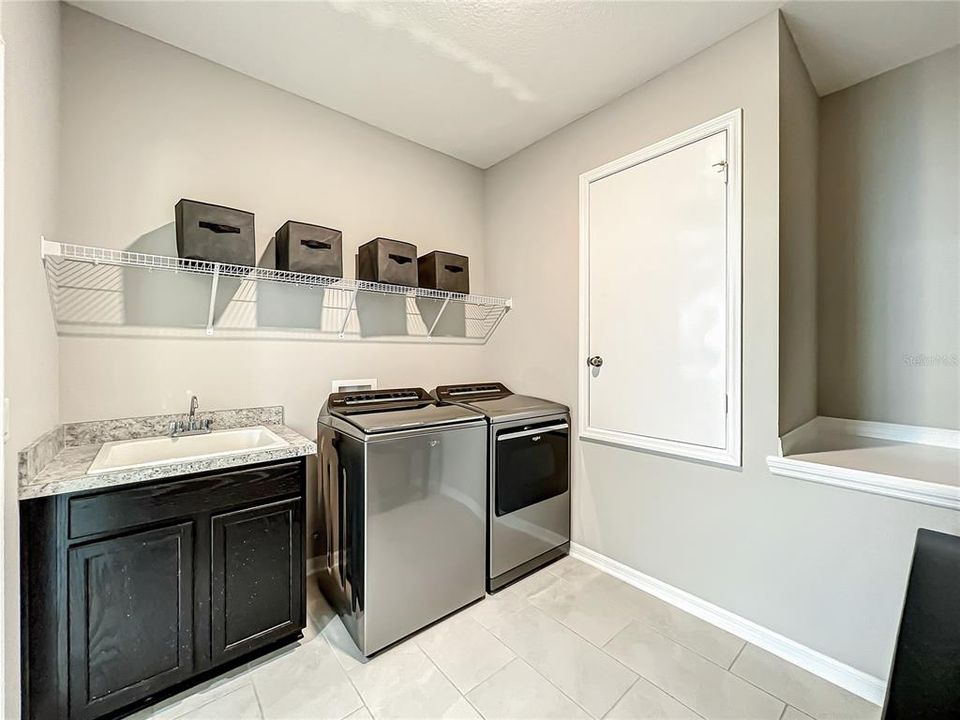 For Sale: $547,900 (3 beds, 3 baths, 2317 Square Feet)