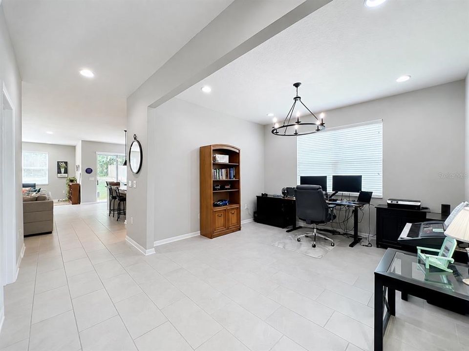 For Sale: $547,900 (3 beds, 3 baths, 2317 Square Feet)