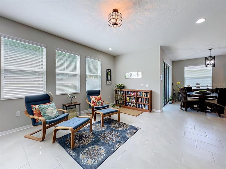For Sale: $547,900 (3 beds, 3 baths, 2317 Square Feet)