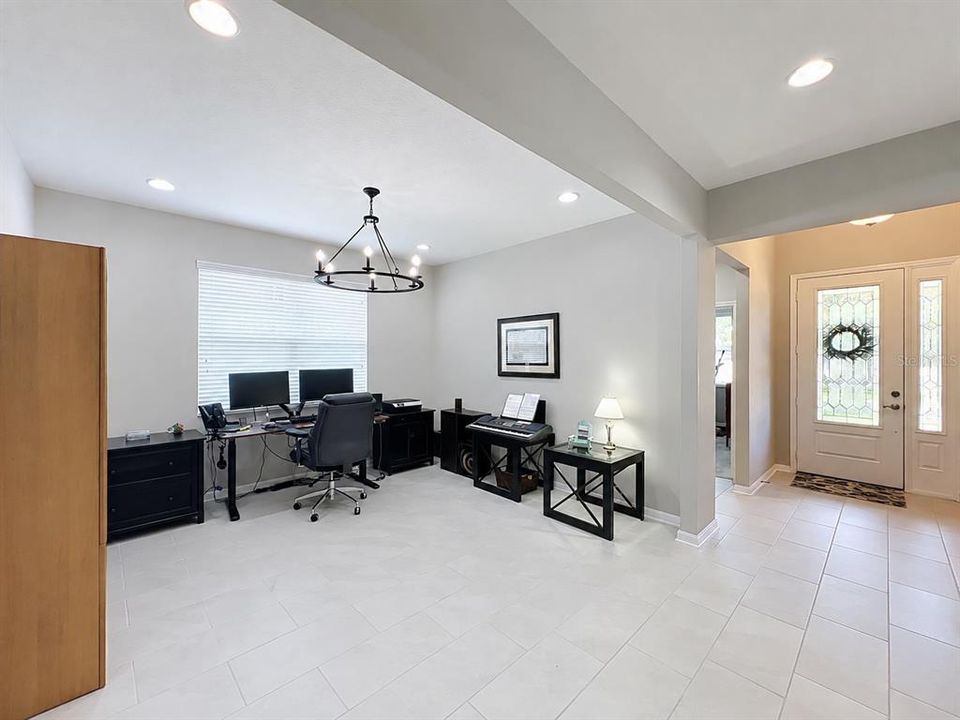 For Sale: $547,900 (3 beds, 3 baths, 2317 Square Feet)