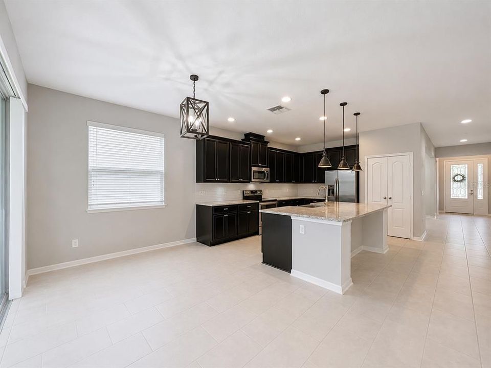 For Sale: $547,900 (3 beds, 3 baths, 2317 Square Feet)