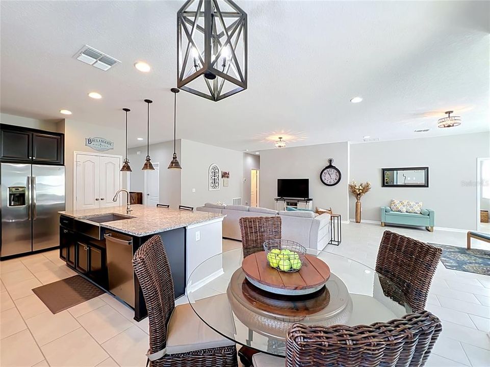 For Sale: $547,900 (3 beds, 3 baths, 2317 Square Feet)