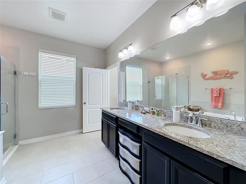 For Sale: $547,900 (3 beds, 3 baths, 2317 Square Feet)