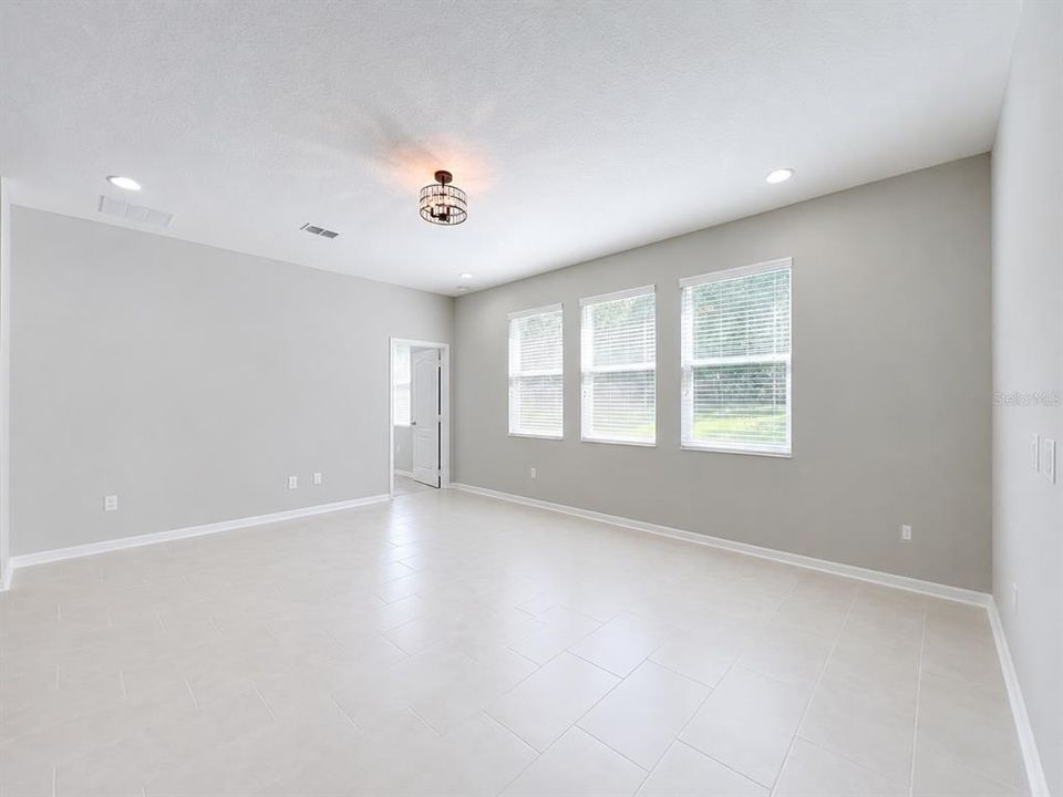 For Sale: $547,900 (3 beds, 3 baths, 2317 Square Feet)