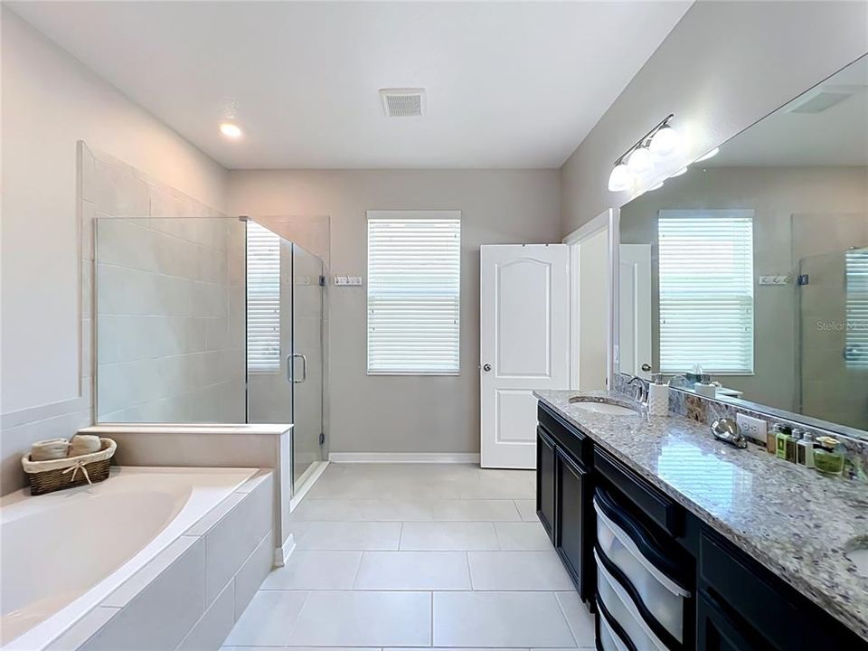 For Sale: $547,900 (3 beds, 3 baths, 2317 Square Feet)