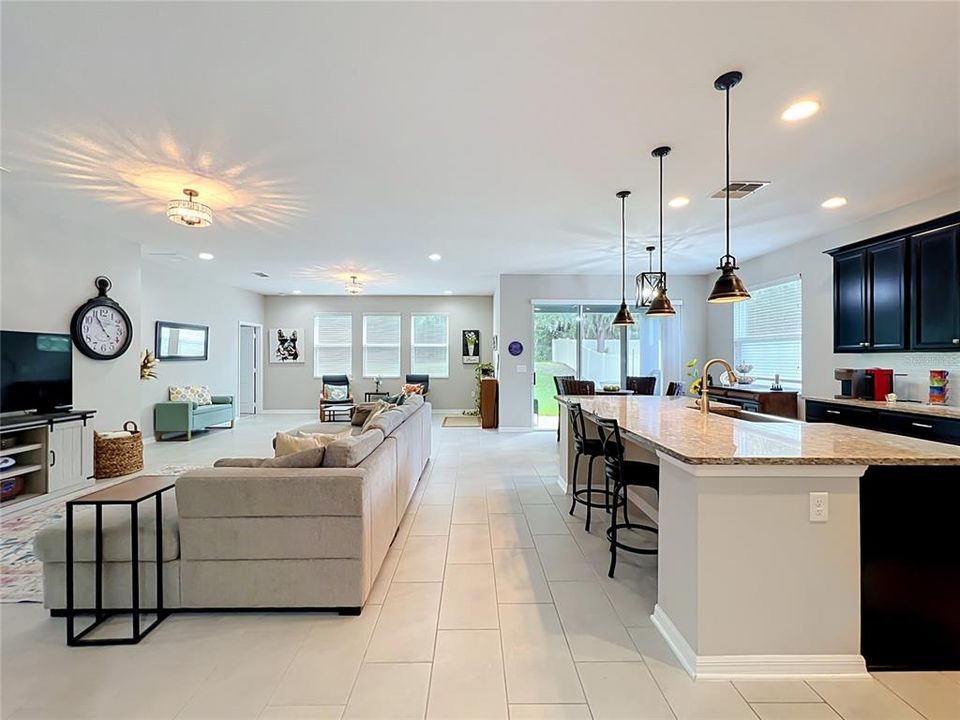 For Sale: $547,900 (3 beds, 3 baths, 2317 Square Feet)