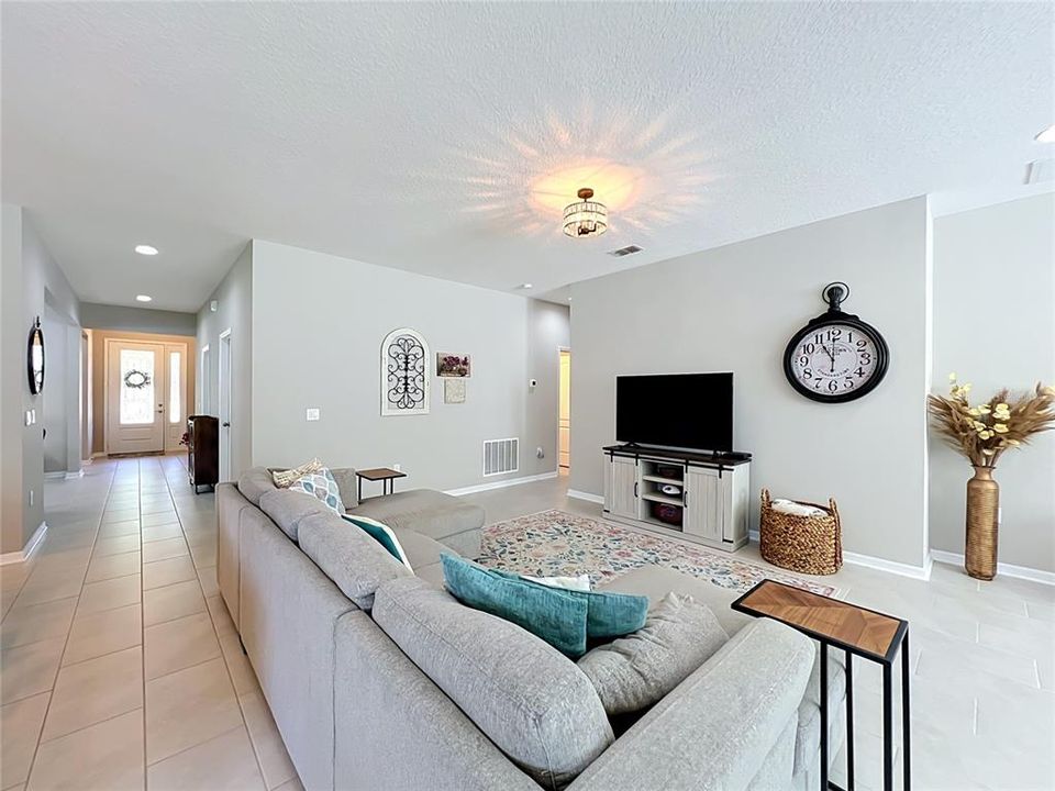 For Sale: $547,900 (3 beds, 3 baths, 2317 Square Feet)