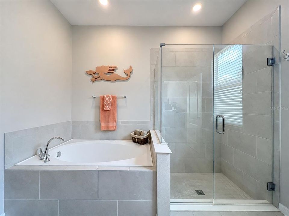 For Sale: $547,900 (3 beds, 3 baths, 2317 Square Feet)