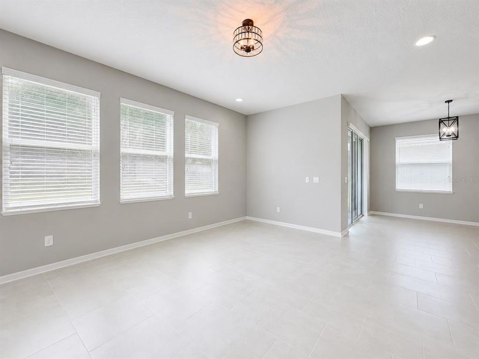 For Sale: $547,900 (3 beds, 3 baths, 2317 Square Feet)