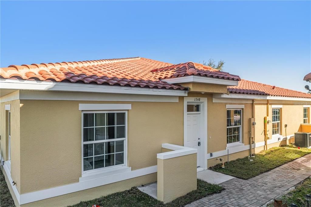 На продажу: $184,900 (2 спален, 2 ванн, 1050 Квадратных фут)