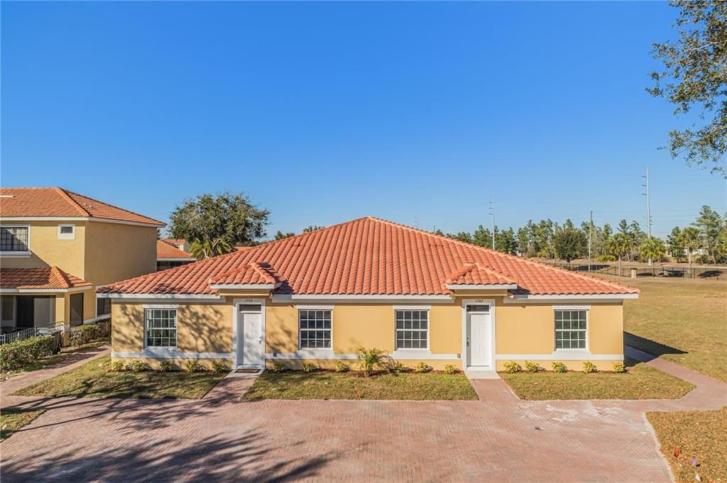 На продажу: $184,900 (2 спален, 2 ванн, 1050 Квадратных фут)