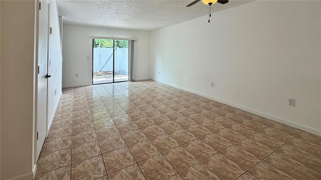 For Rent: $1,495 (2 beds, 1 baths, 996 Square Feet)
