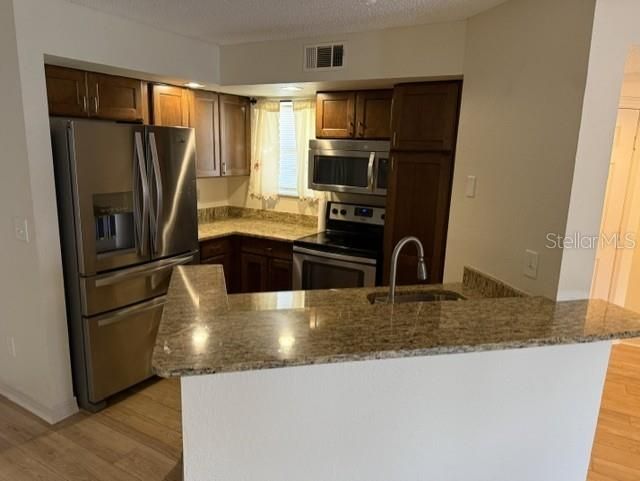For Rent: $1,550 (2 beds, 2 baths, 1101 Square Feet)