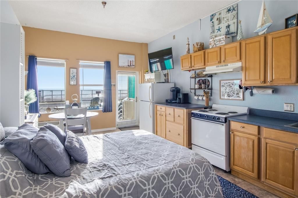 For Sale: $205,000 (1 beds, 1 baths, 309 Square Feet)