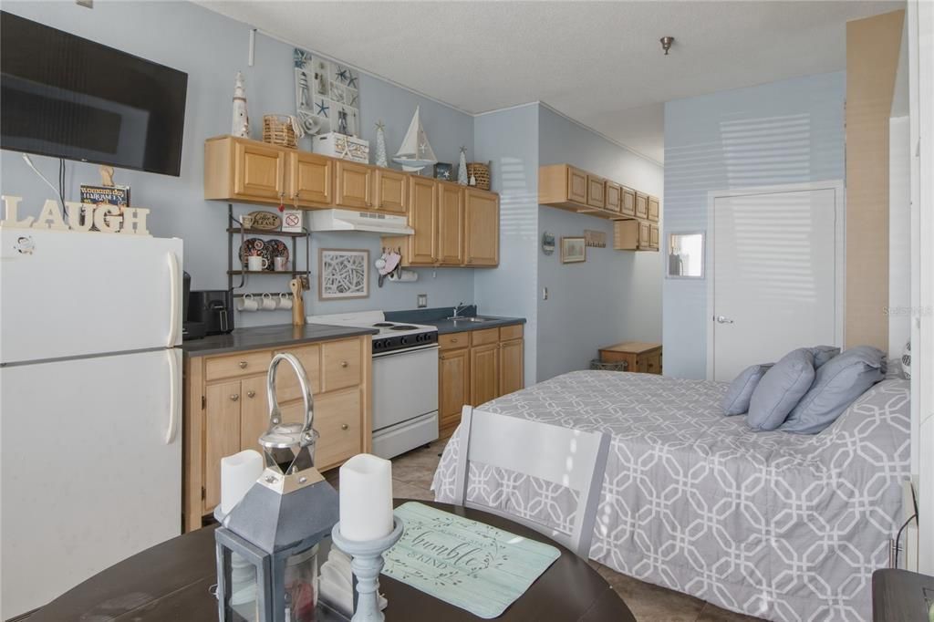For Sale: $205,000 (1 beds, 1 baths, 309 Square Feet)