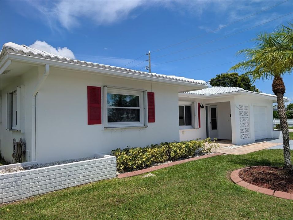 For Sale: $280,000 (2 beds, 2 baths, 1576 Square Feet)