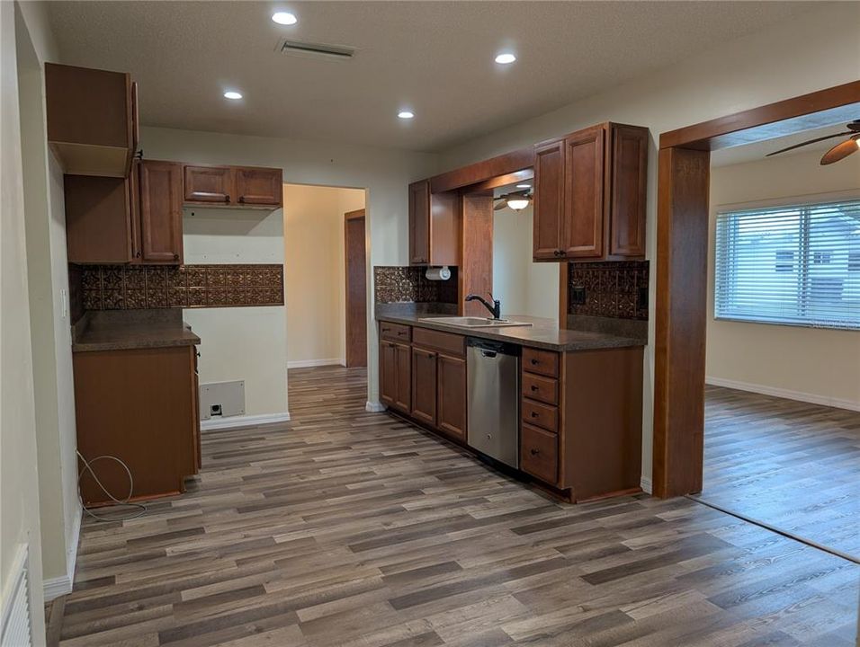 For Sale: $280,000 (2 beds, 2 baths, 1576 Square Feet)
