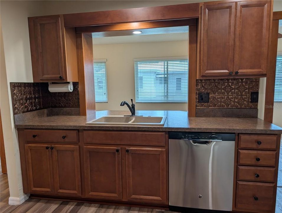 For Sale: $280,000 (2 beds, 2 baths, 1576 Square Feet)
