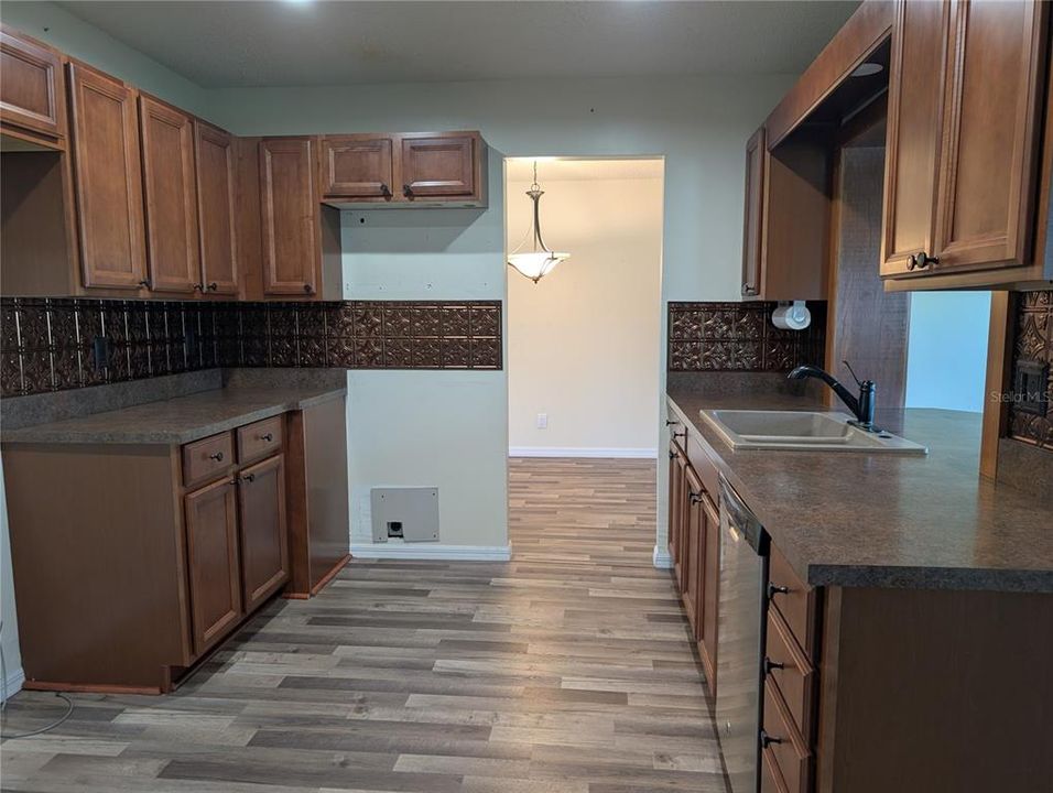 For Sale: $280,000 (2 beds, 2 baths, 1576 Square Feet)
