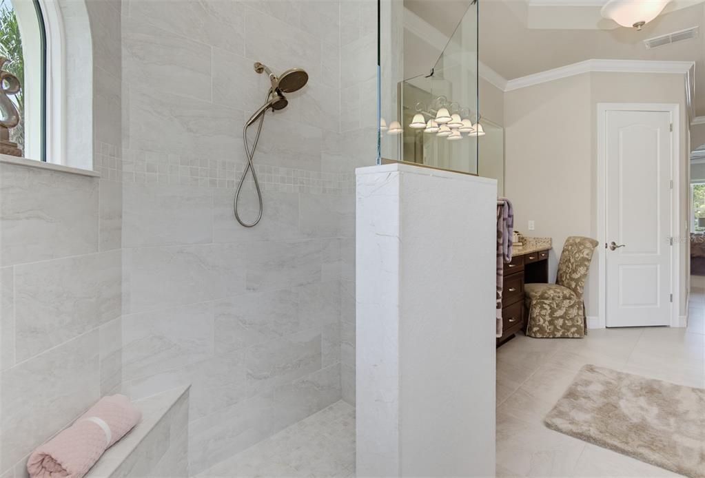 En Venta: $1,299,000 (3 camas, 3 baños, 3025 Pies cuadrados)
