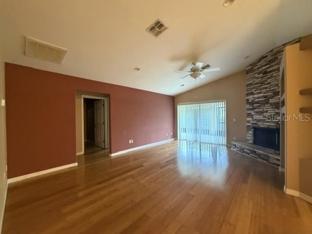 For Rent: $2,300 (3 beds, 2 baths, 1575 Square Feet)