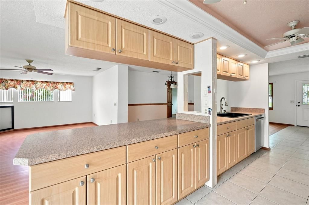 En Venta: $440,000 (3 camas, 3 baños, 1994 Pies cuadrados)