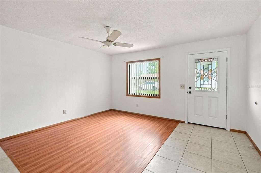 En Venta: $440,000 (3 camas, 3 baños, 1994 Pies cuadrados)