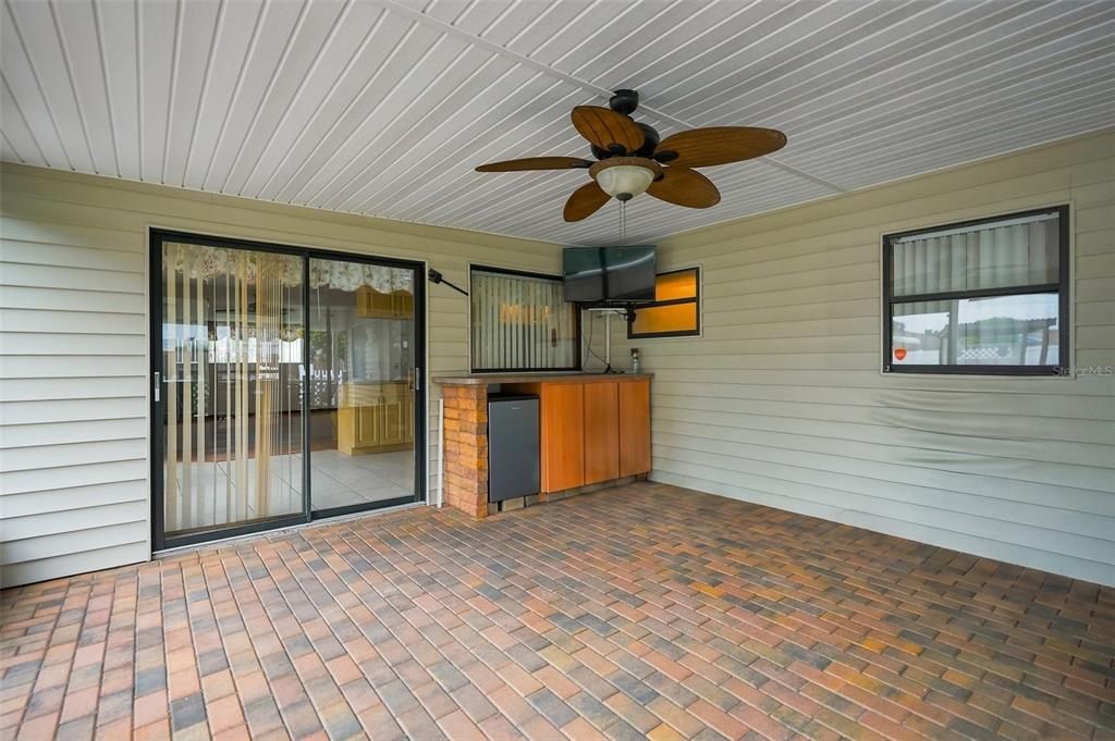 En Venta: $440,000 (3 camas, 3 baños, 1994 Pies cuadrados)
